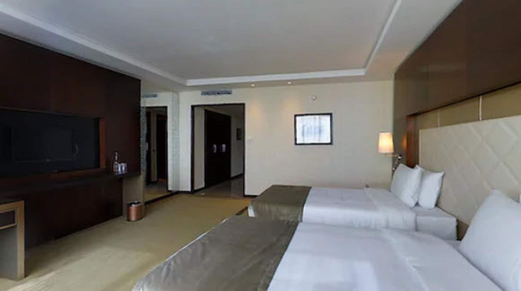 Grand Mogador City Center Casablanca Exterior photo A room at the hotel