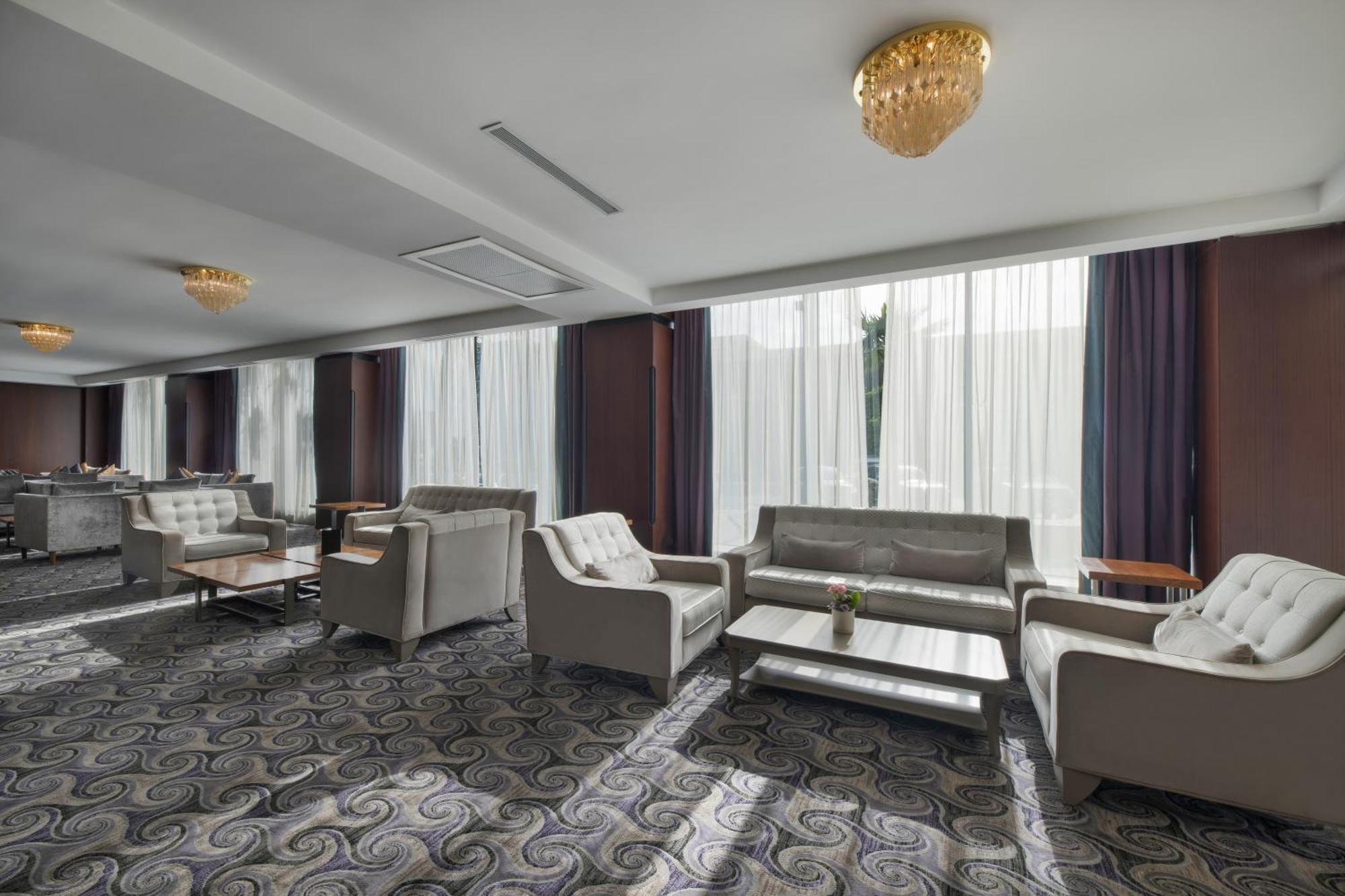 Grand Mogador City Center Casablanca Exterior photo The lounge at the airport