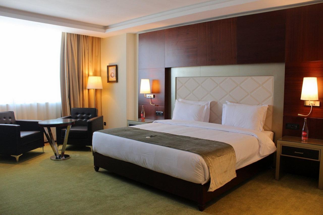 Grand Mogador City Center Casablanca Exterior photo A room at the hotel